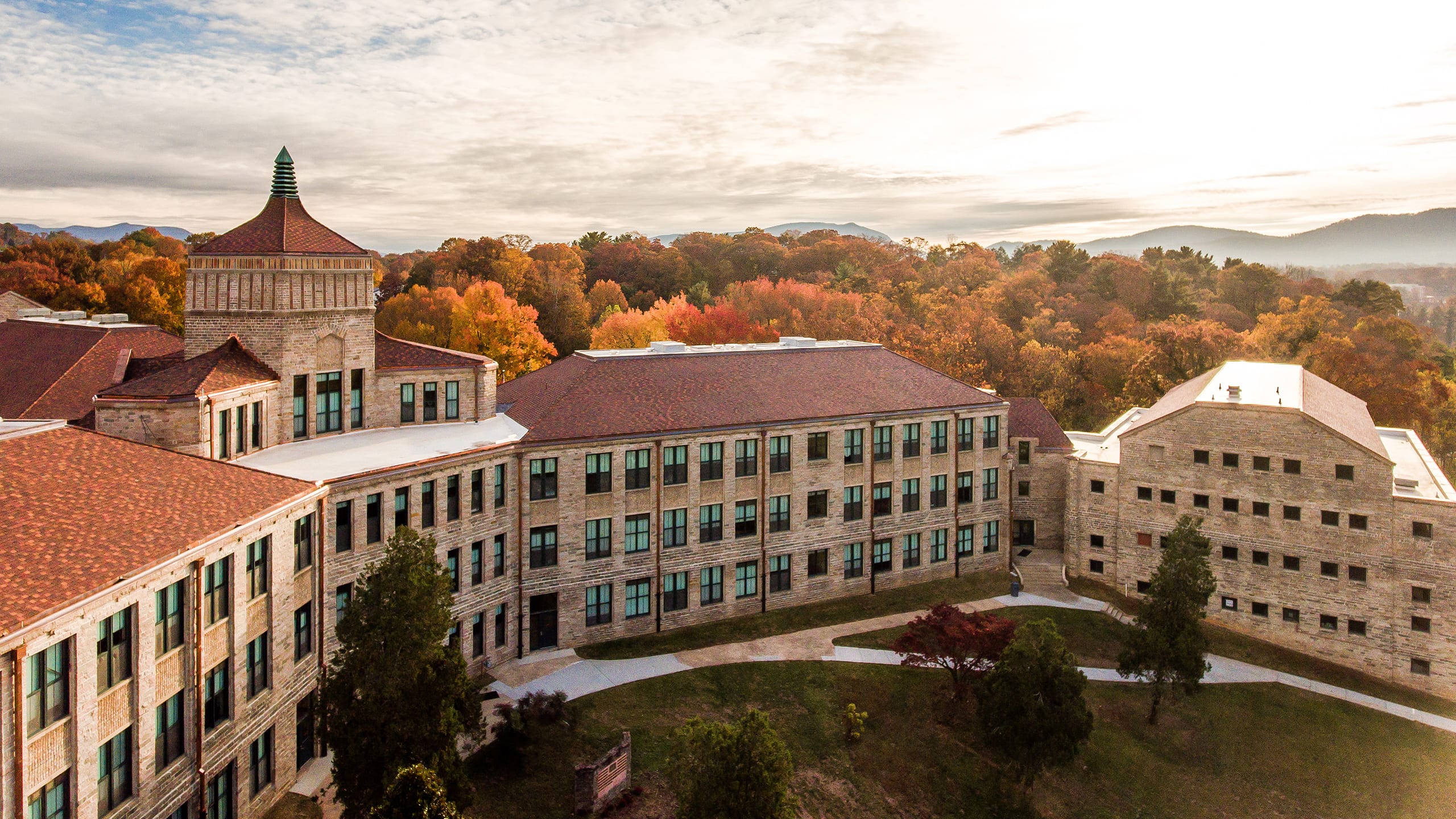 Asheville School: Viên ngọc thô của vùng núi Appalachian – Lựa chọn hàng đầu để thoát áp lực thành thị