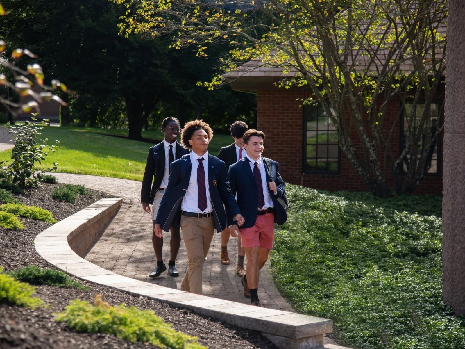 Avon Old Farms School: Trường nội trú nam sinh tại Mỹ