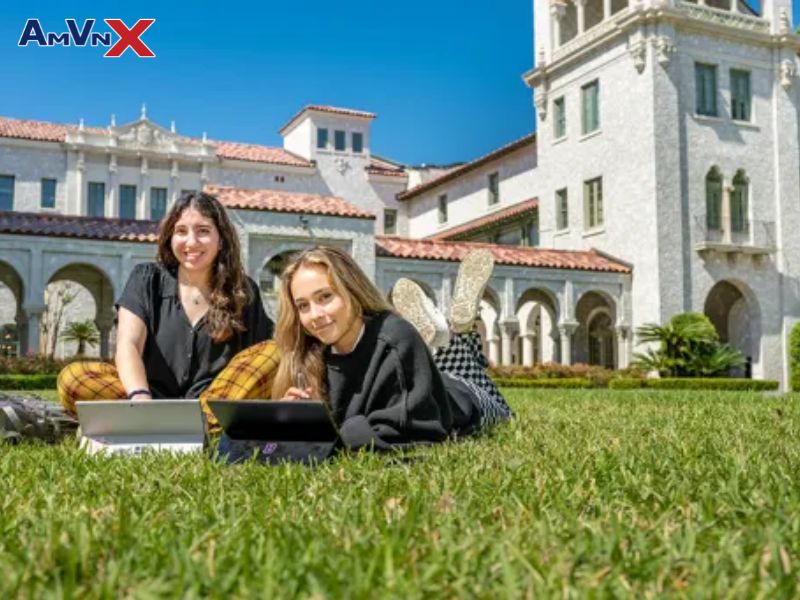 Chương trình đào tạo nổi bật, chuyên nghiệp