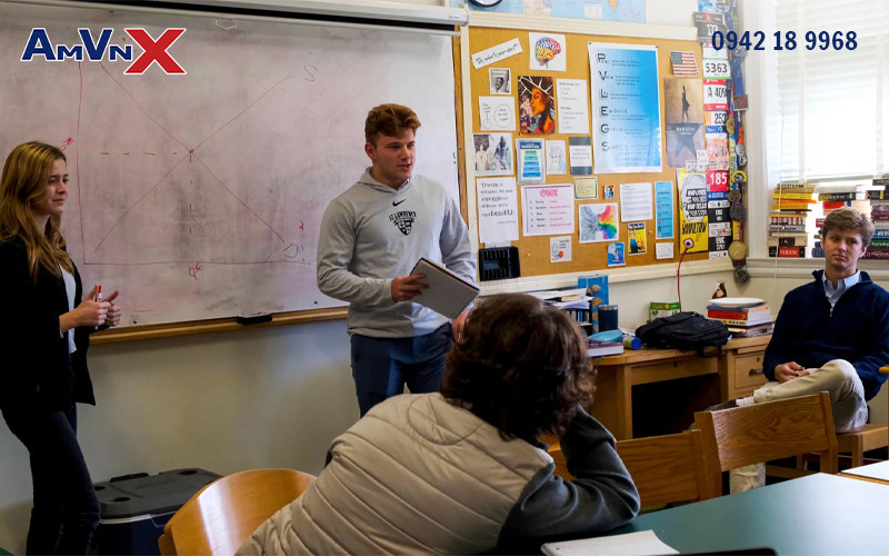 Chương trình giảng dạy toàn diện, nghiêm ngặt