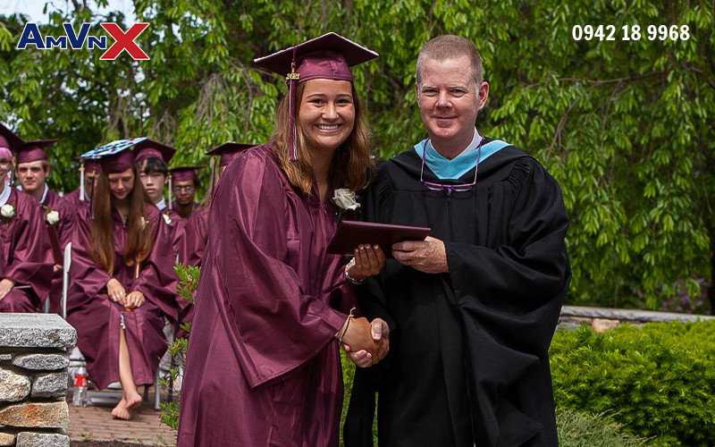 Chương trình giảng dạy toàn diện tại Trường nội trú Kents Hill School