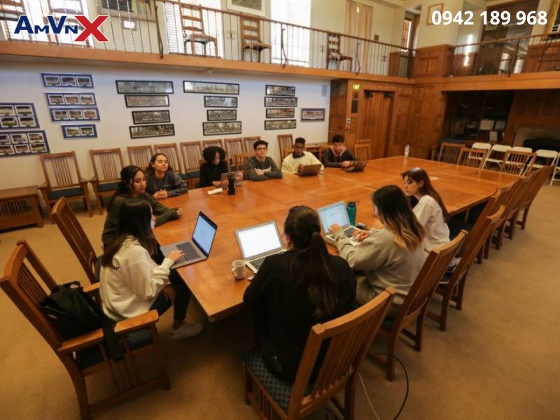 Chương trình học tập và hoạt động ngoại khóa tại trường nội trú The Webb Schools