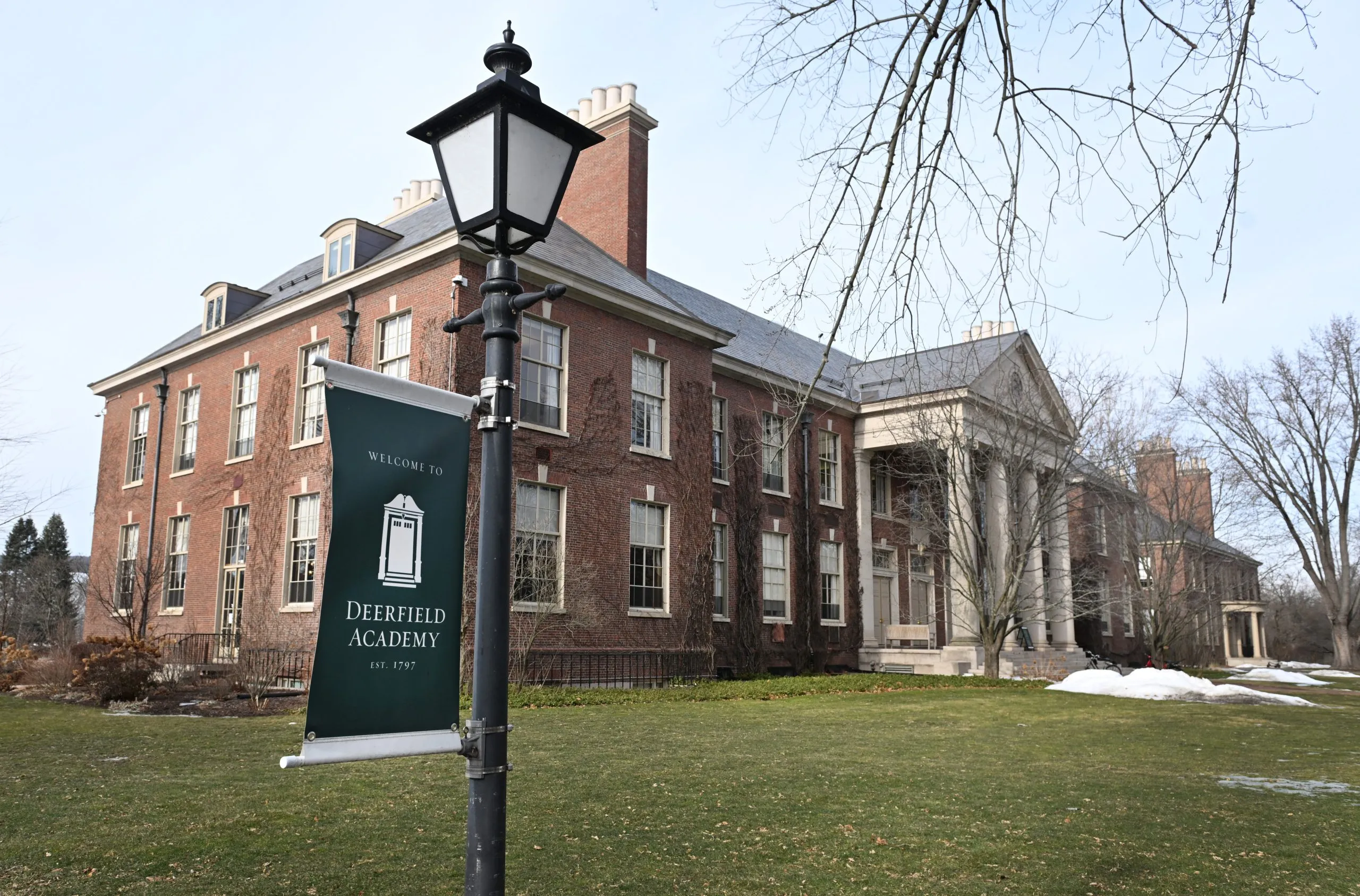 Deerfield Academy: Học Phí, Tuyển Sinh & Đánh Giá Chi Tiết 2026