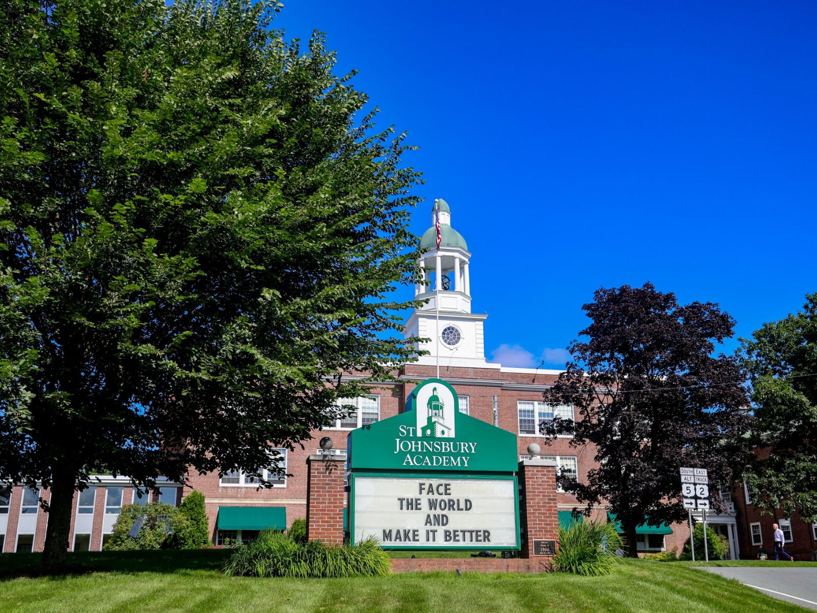 Du Học Sinh Được Trải Nghiệm Gì Tại Trường Nội Trú St. Johnsbury Academy?