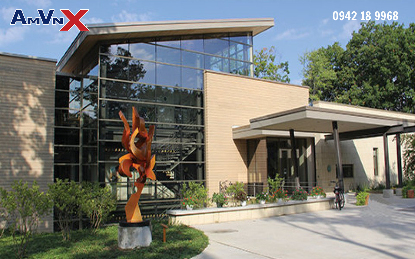 Khuôn viên rộng lớn, thoáng mát tại trường nội trú Interlochen Arts Academy