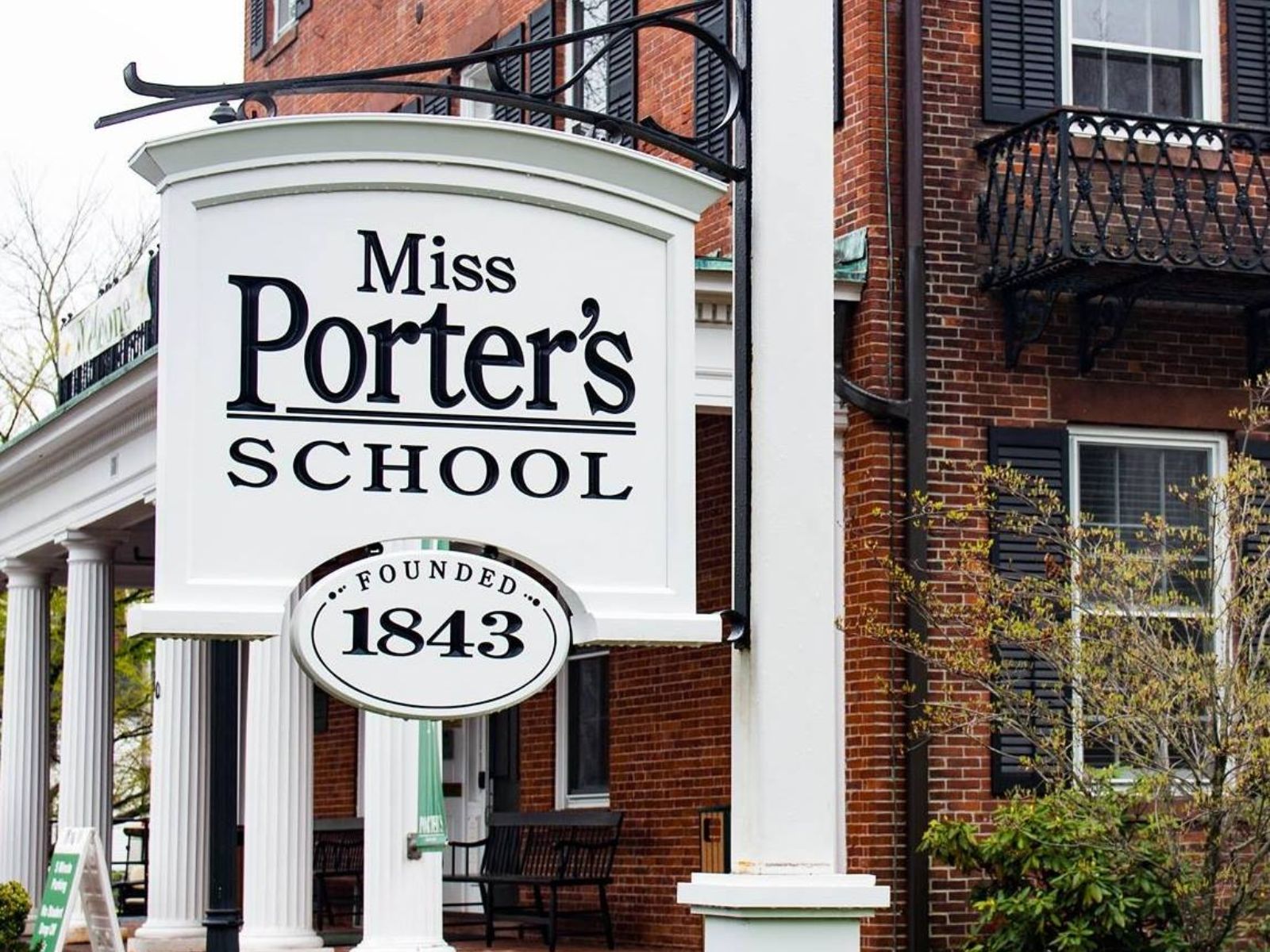 Miss Porter's School - Trường nội trú uy tín đào tạo nữ sinh tài năng