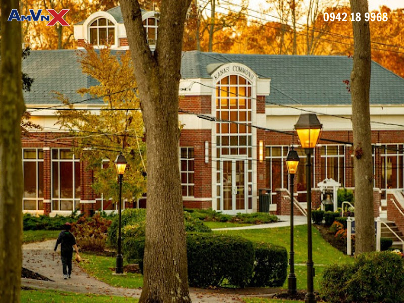 Môi trường học tập lý tưởng với sĩ số lớp học nhỏ