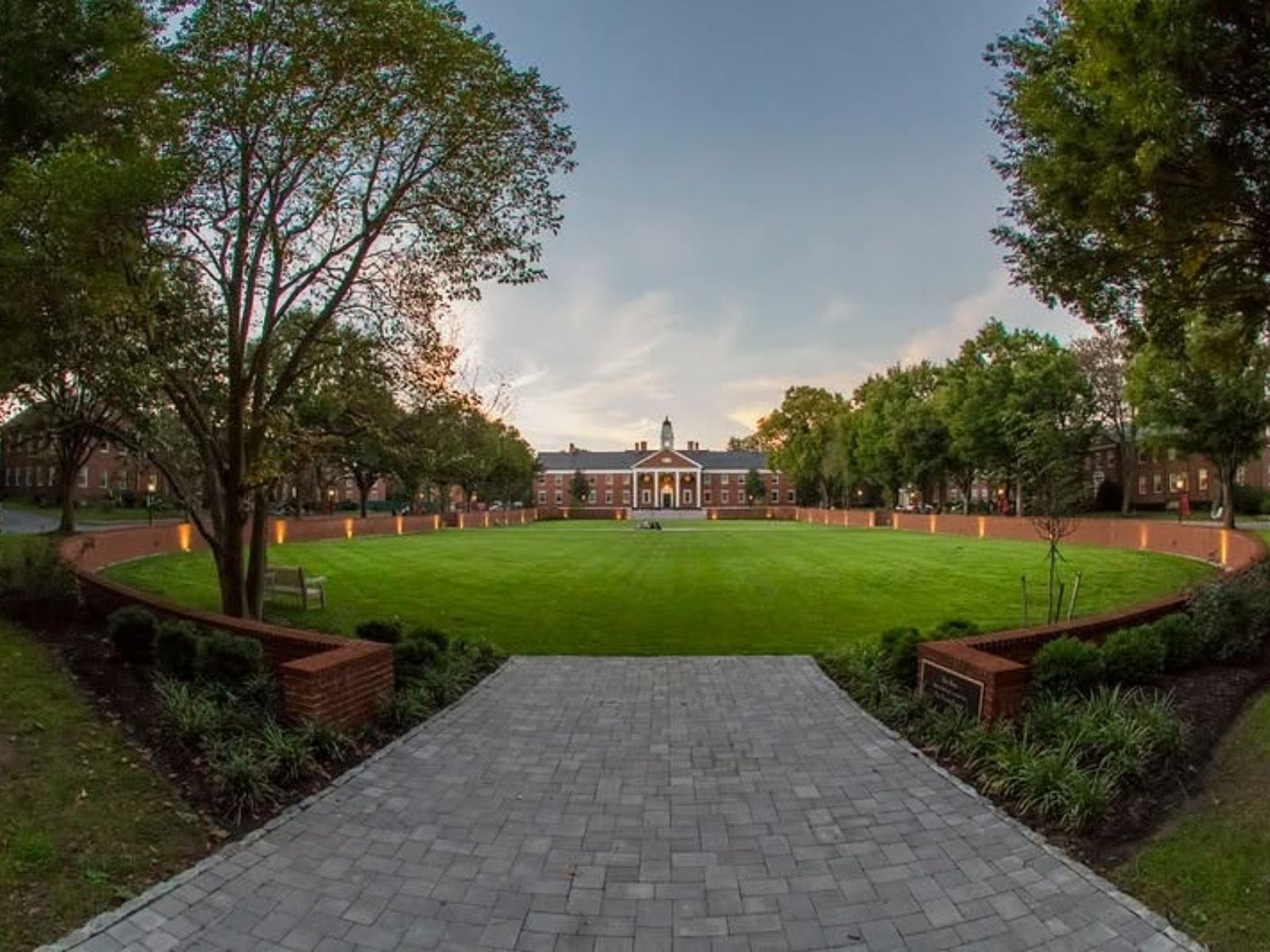 The Lawrenceville School: Khám phá mô hình Harkness và đời sống nội trú