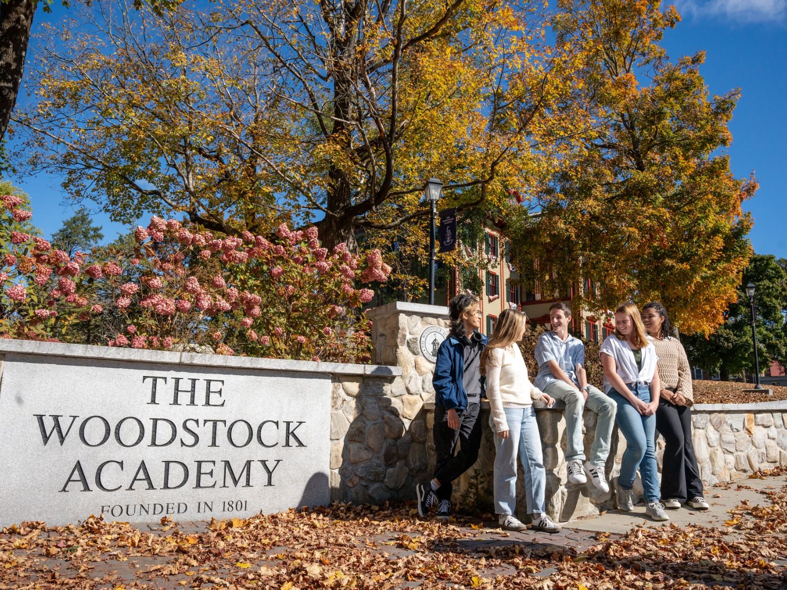 The Woodstock Academy: Khám Phá Trường Trung Học Dự Bị Đại Học Hàng Đầu Connecticut