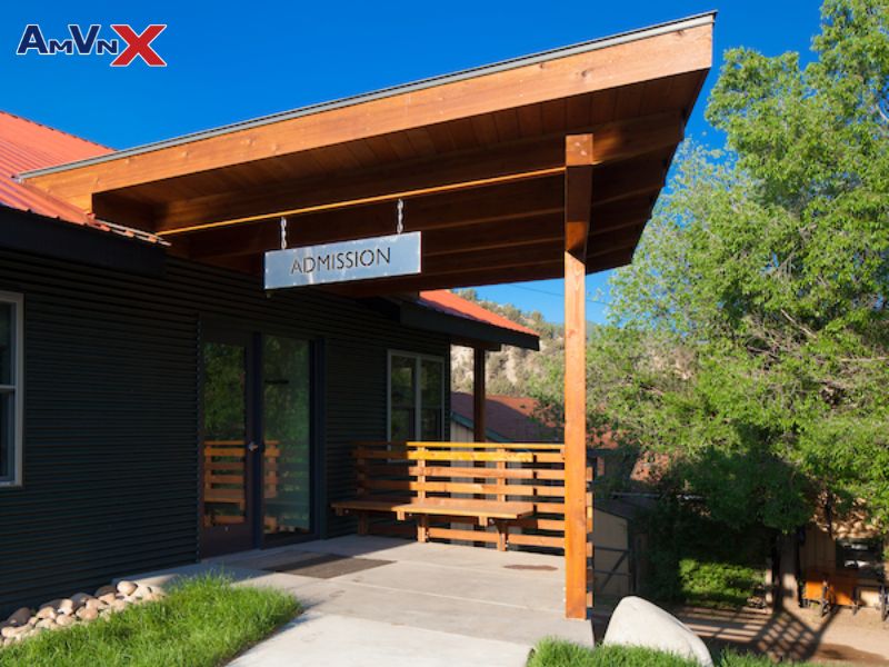 Trường nội trú Colorado Rocky Mountain School có vị trí địa lý thế nào?