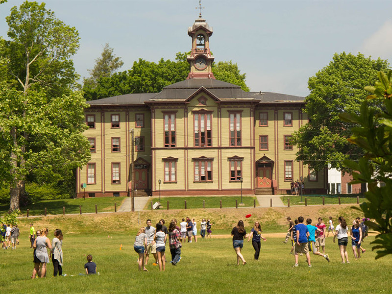 Trường nội trú The Woodstock Academy: Học bổng và Hỗ trợ tài chính