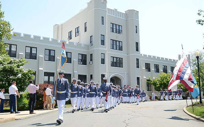 Chương trình giảng dạy nghiêm ngặt, toàn diện của Trường nội trú Fork Union Military Academy
