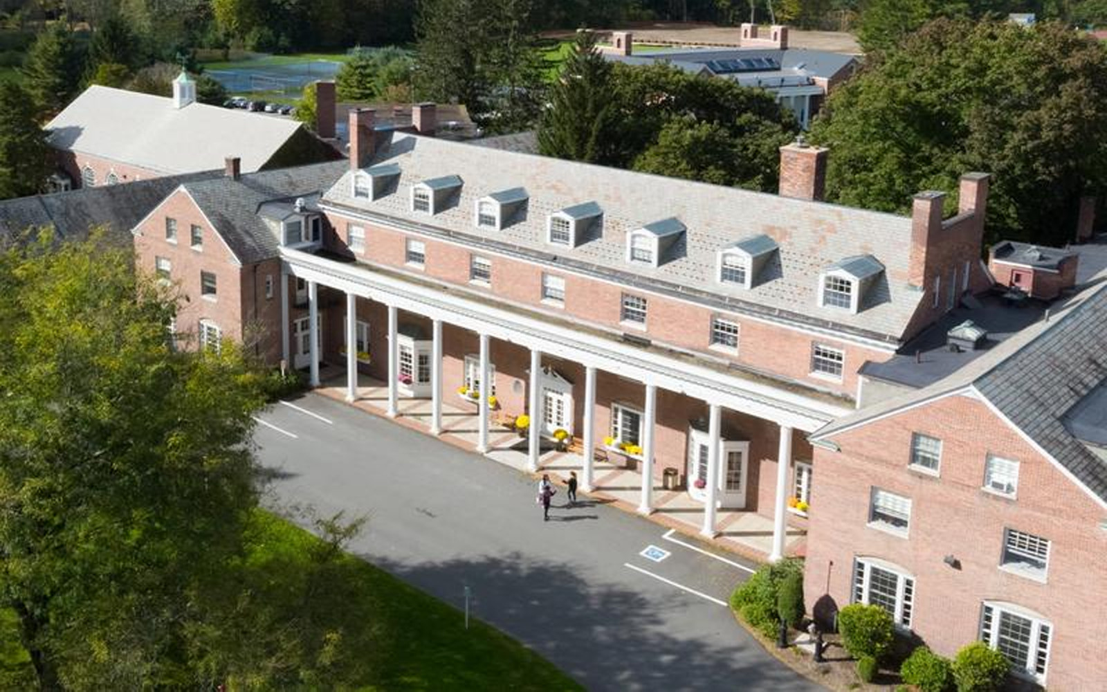 Trường nội trú Miss Hall's School và Cuộc sống học sinh đáng mơ ước