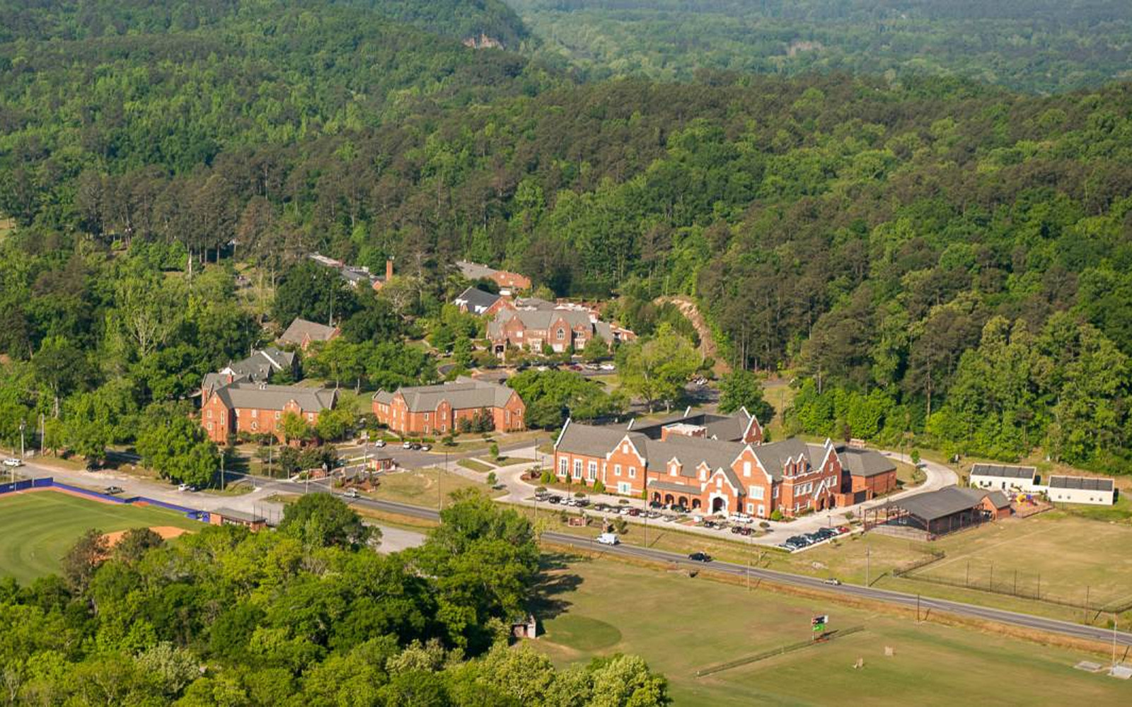 Trường nội trú Darlington School: Chương trình học tập và hoạt động ngoại khóa đa dạng, thú vị