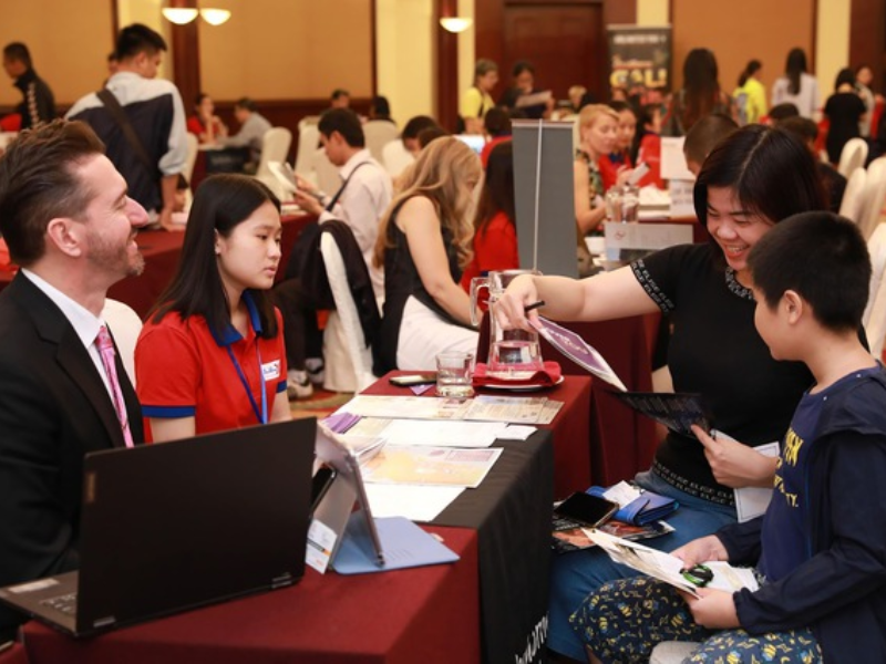 Có Nên Theo Học Trường THPT Nội Trú Mỹ? Cơ Hội, Thách Thức Và Những Điều Cần Biết