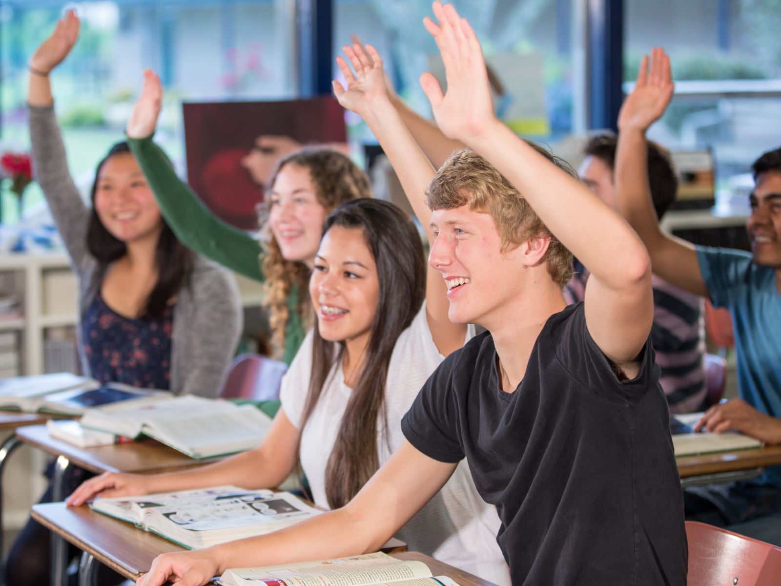 Du Học Cấp 3 Tại Mỹ: So Sánh Toàn Diện Trường Công và Trường Tư