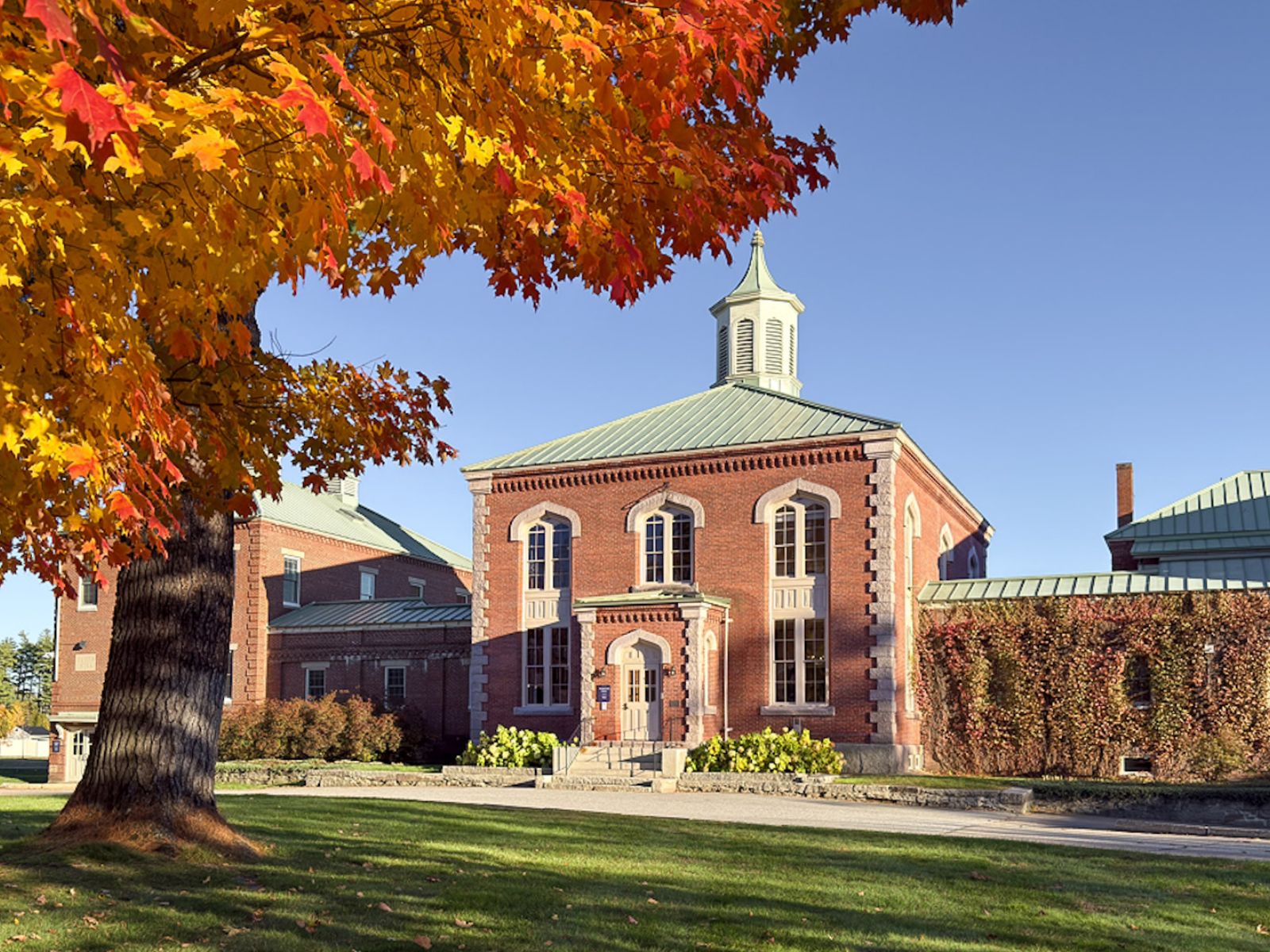 Fryeburg Academy: Góc nhìn 18 năm của thầy Greg và hành trình đồng hành cùng học sinh Việt