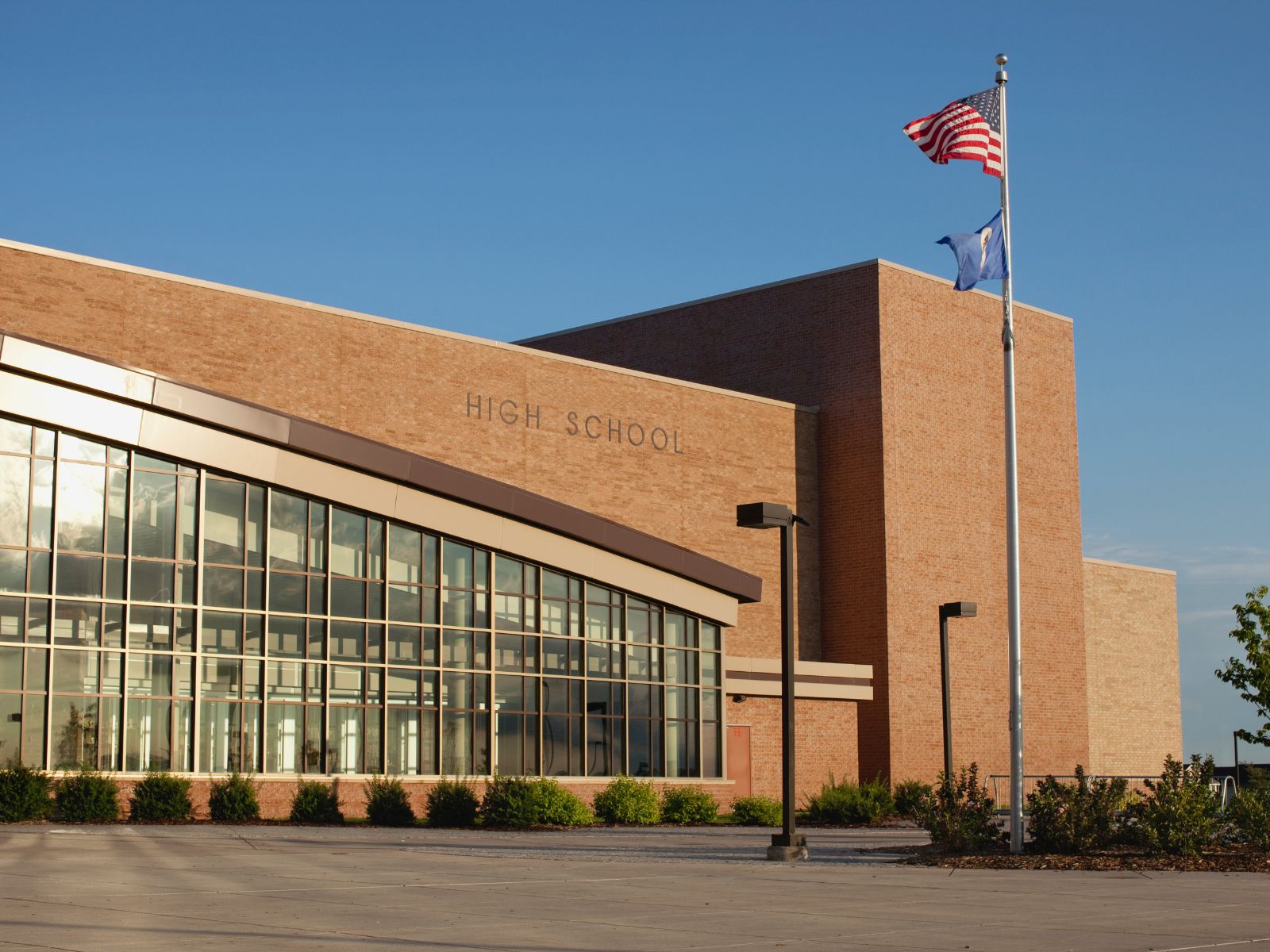 So Sánh Trường Đại Học Công Lập và Tư Thục ở Mỹ: Đâu Là Lựa Chọn Tốt Nhất?