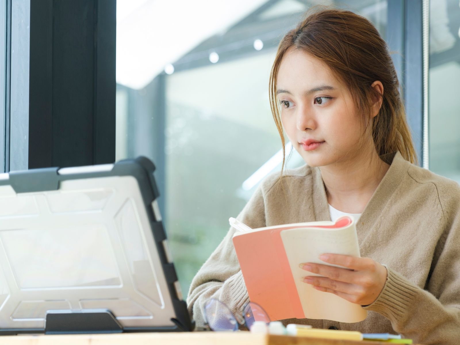 Thư Giới Thiệu Từ Giáo Viên Mỹ: Chiến Lược Xây Dựng Mối Quan Hệ Ghi Điểm Tuyệt Đối